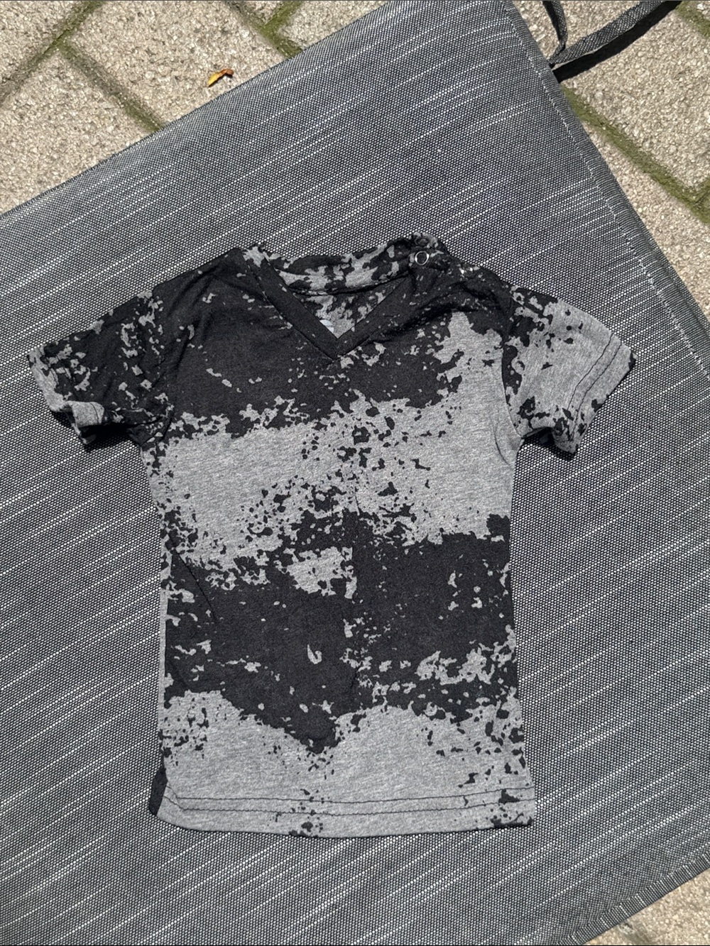 Kids V-Neck Short Sleeve Tee in Heather Gray & Black Splatter
